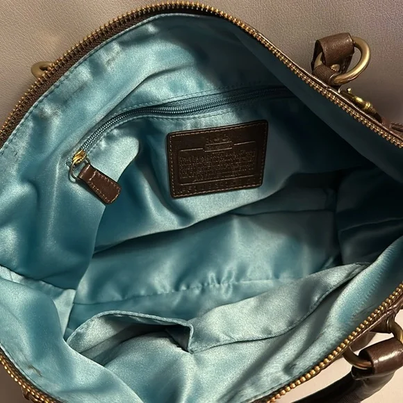 Coach bag! - Picture 4 of 4